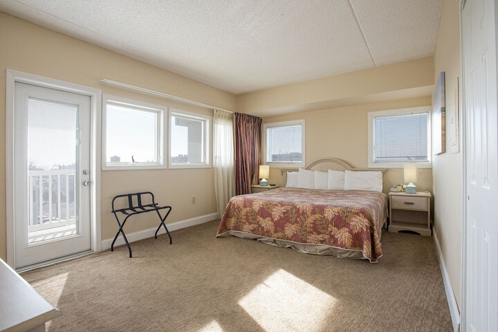 Room 35 of 42