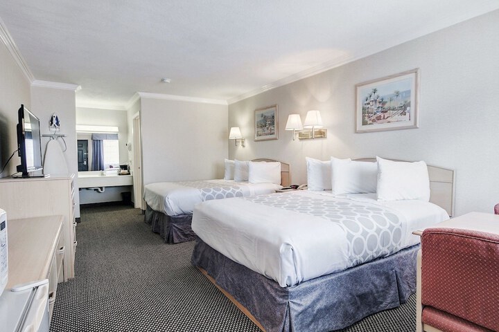 Room 16 of 28