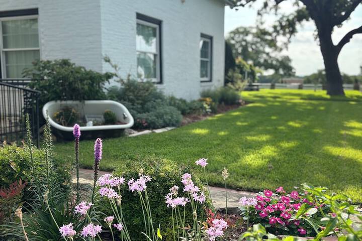 The Old Liberty Schoolhouse B & B