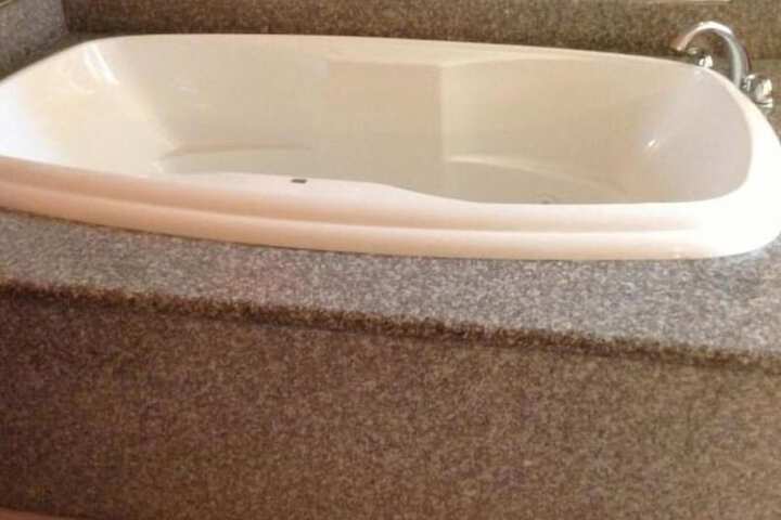 Hot Tub 18 of 20