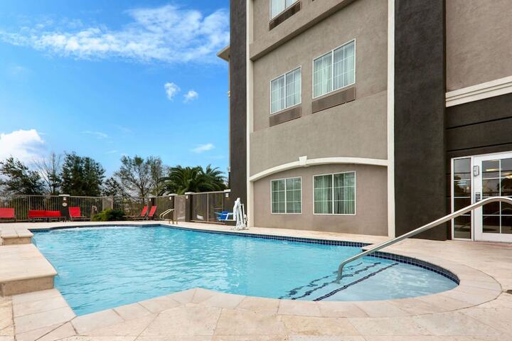 Pool 5 of 32