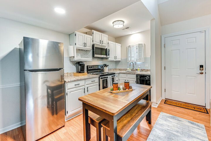 1 Mi to Mohegan Sun: Studio w / Pool Access