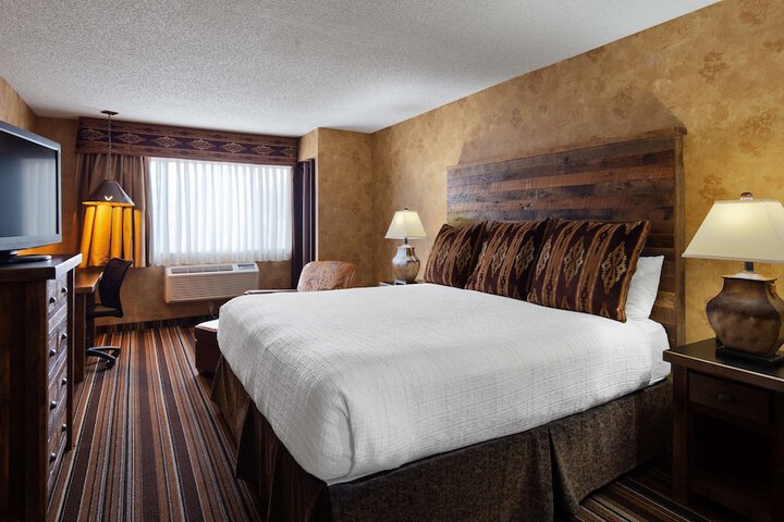 Room 32 of 43