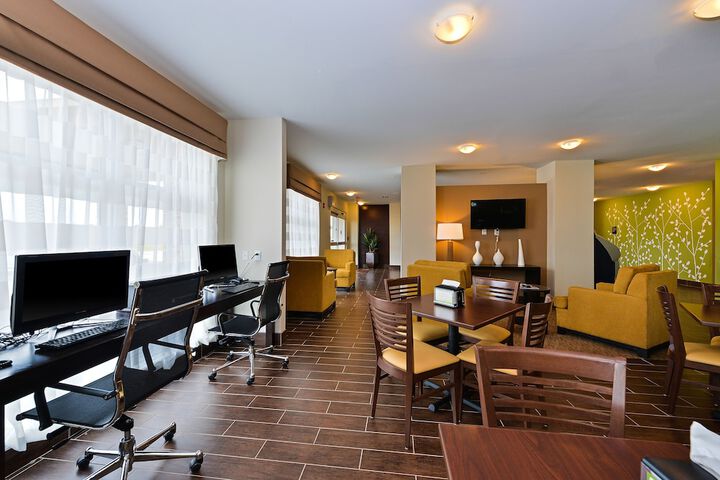 Business Center 39 of 39