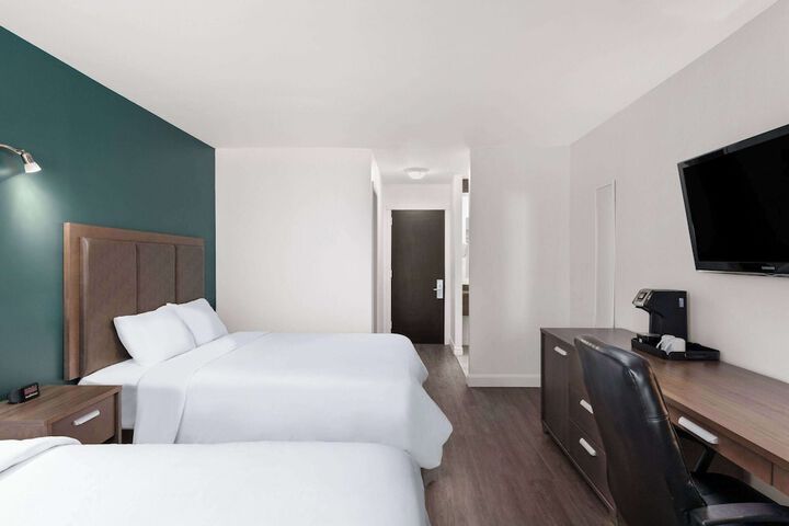 Room 28 of 48
