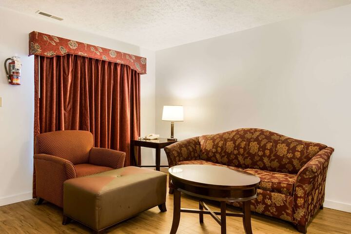 Room 13 of 33