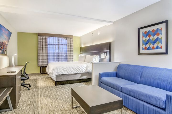 Holiday Inn Express & Suites Longview North by IHG