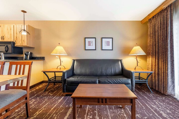 Best Western Premier The Lodge on Lake Detroit