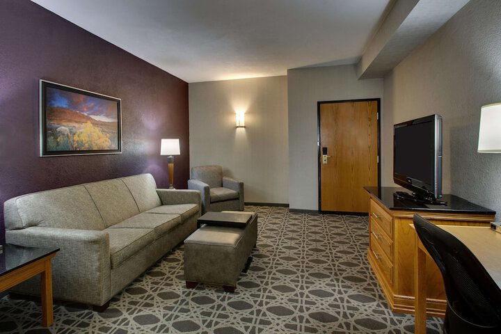 Room 33 of 77