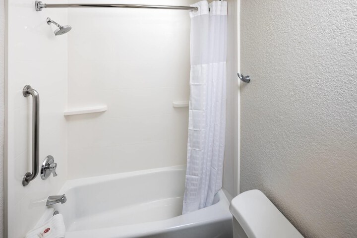 Comfort Suites Outlet Center