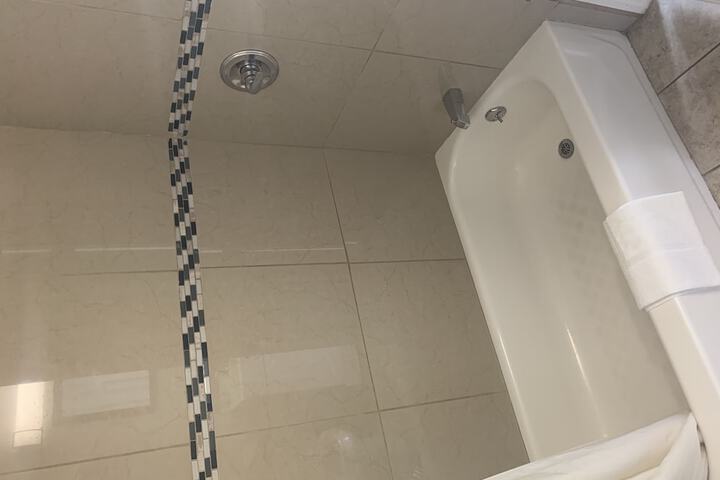Room 12 of 33