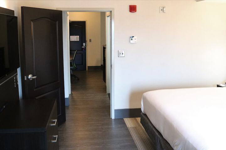 Room 11 of 27