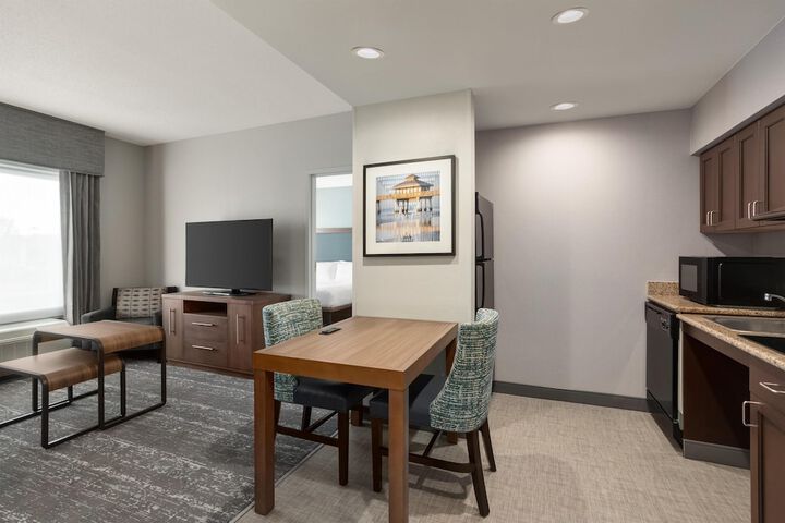 Homewood Suites by Hilton Fort Myers Airport / FGCU