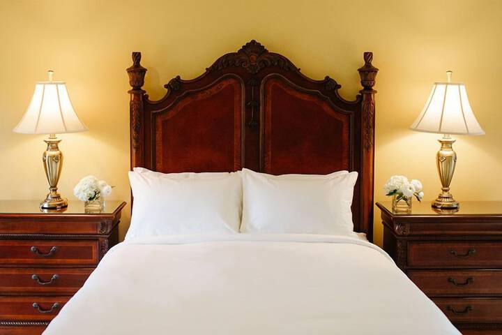 Riverbend Inn and Vineyard