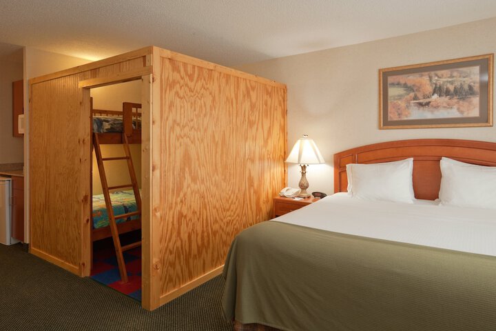 Room 35 of 71