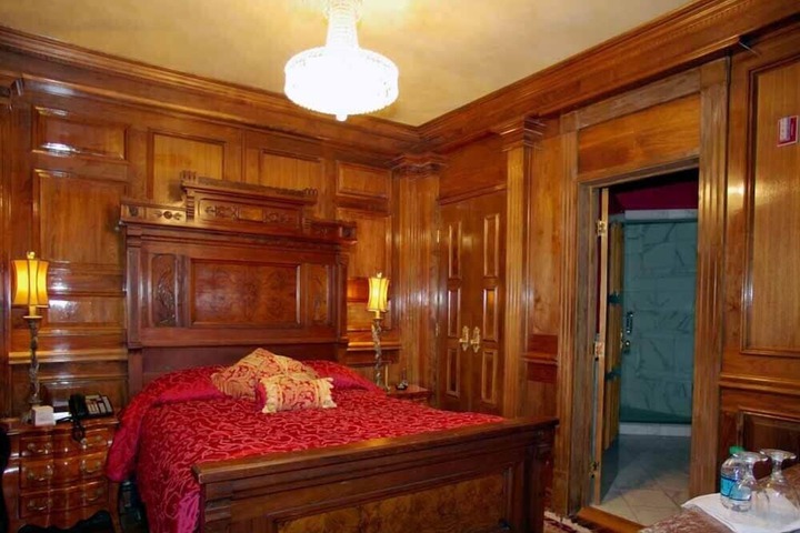 Room 18 of 34