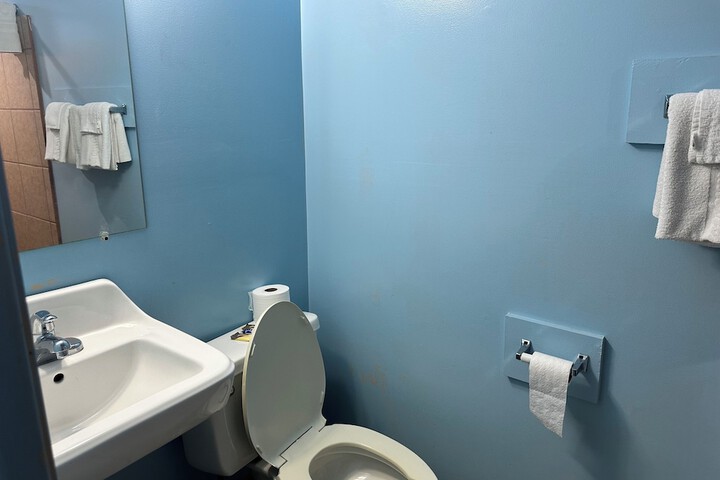 Room 11 of 27