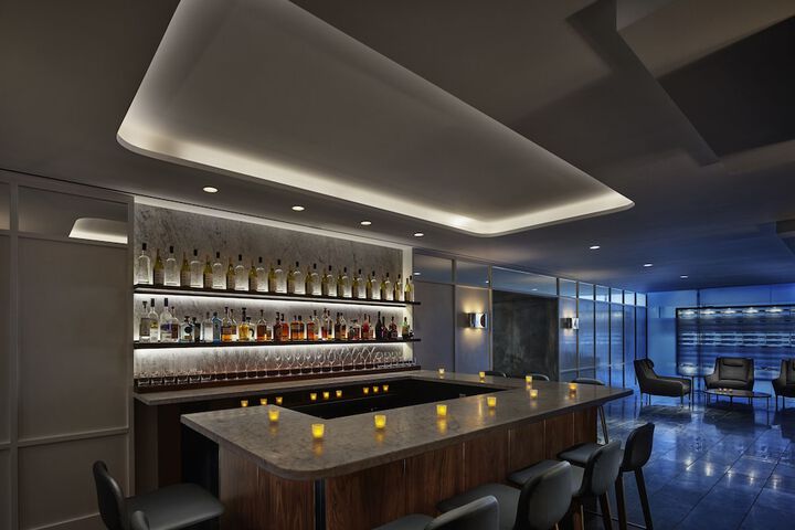 Lounge 44 of 47