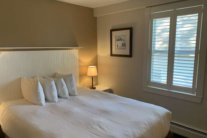 Room 26 of 163