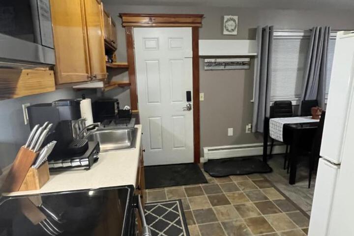 Just Like Being at Home- Newly Renovated Unit