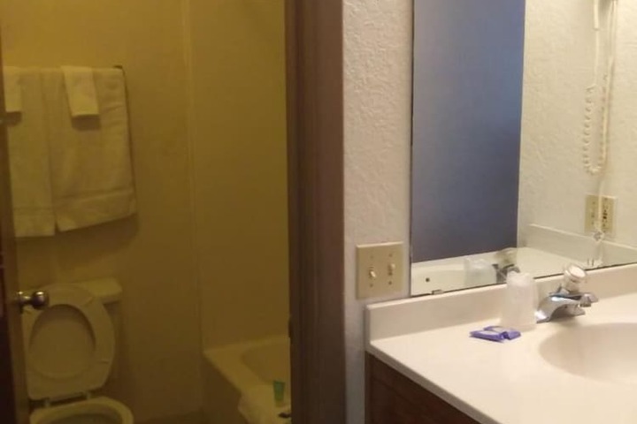 Room 6 of 14
