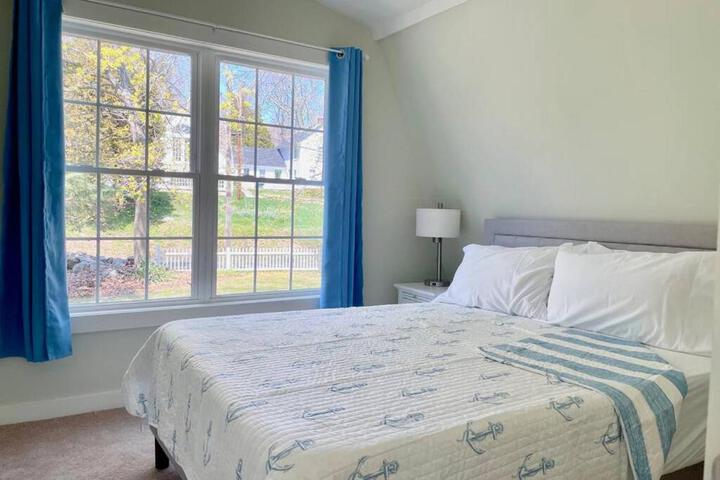 Newly Renovated Carriage House Near Town & Beaches