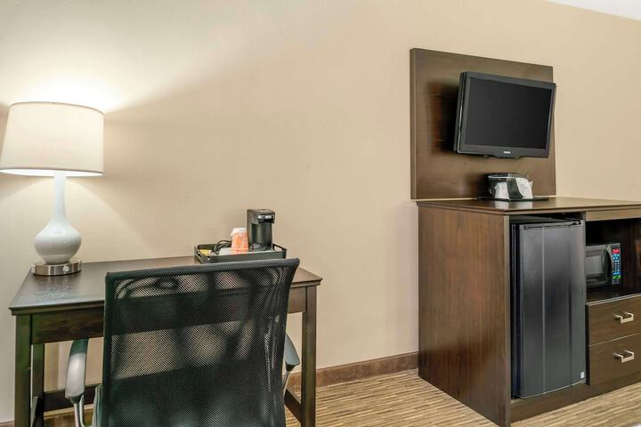 Room 10 of 42