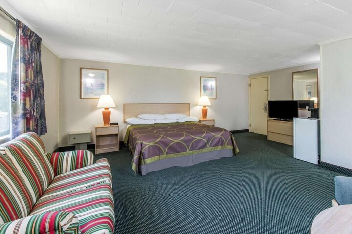 Room 3 of 9