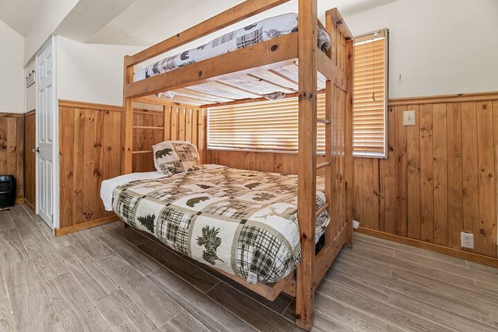 Room 35 of 141