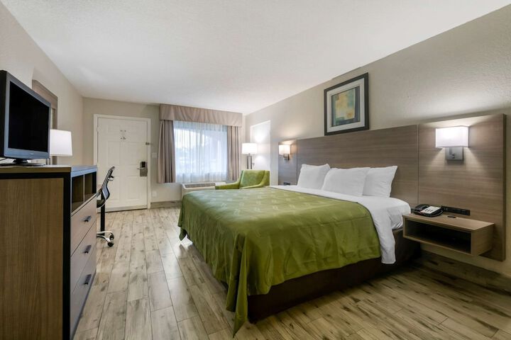 Room 40 of 48