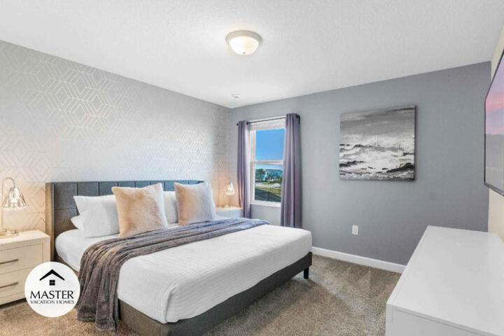 Bedrooms 5 Bathrooms Storey Lake 2885 SC