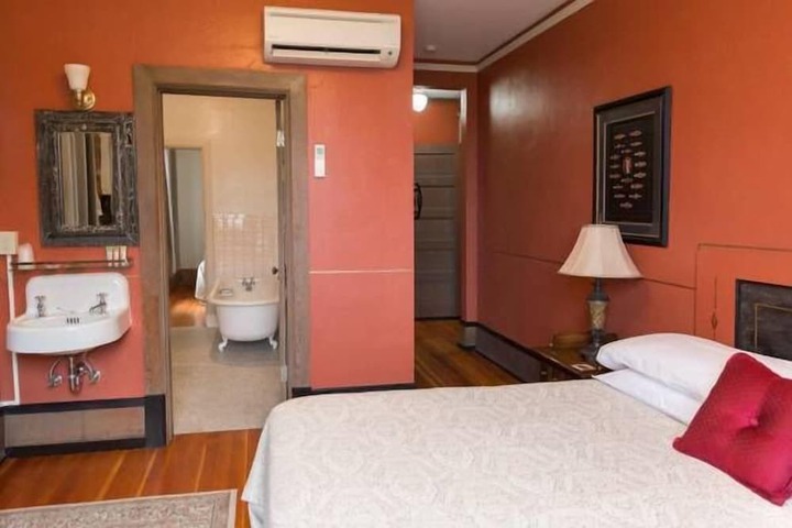 Room 37 of 68