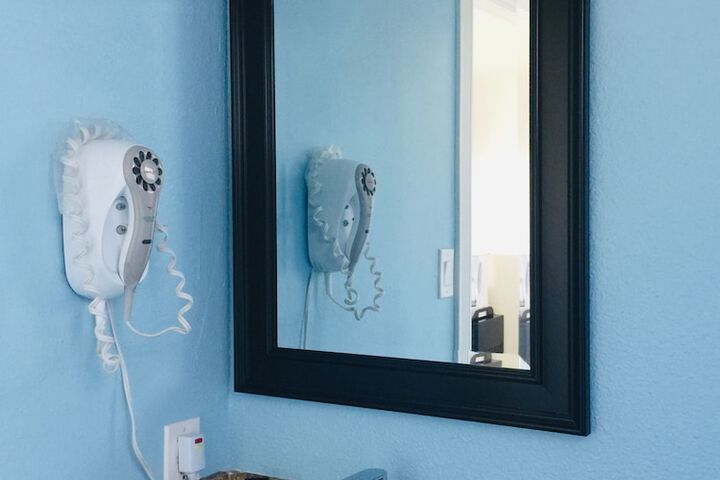 Dolphin Cove Motel