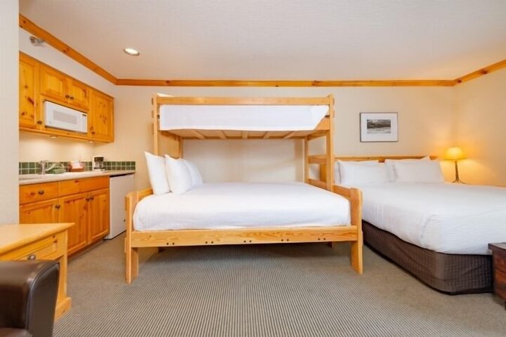 Selkirk Lodge