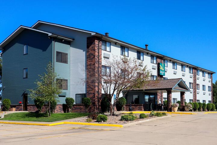 Quality Inn & Suites Bloomington I-55 and I-74