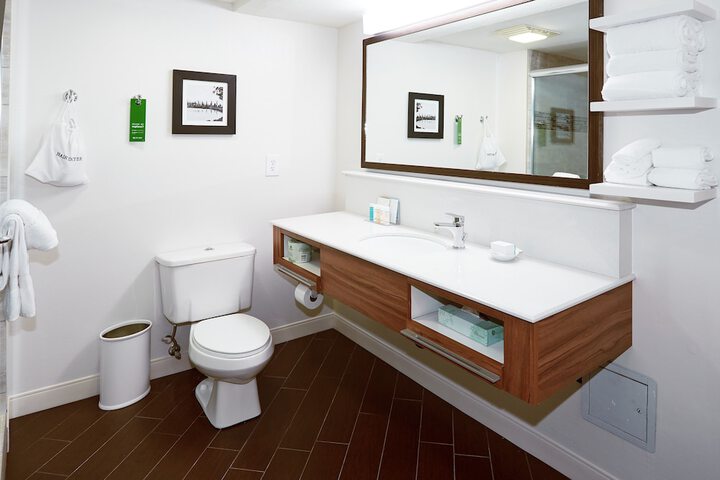 Room 15 of 53