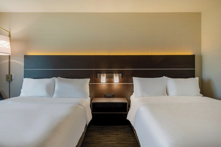 Holiday Inn Express & Suites Watertown by IHG