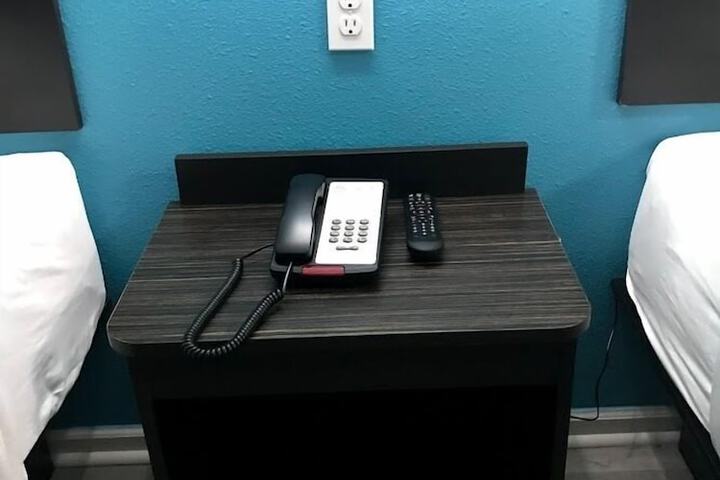 Room 13 of 32