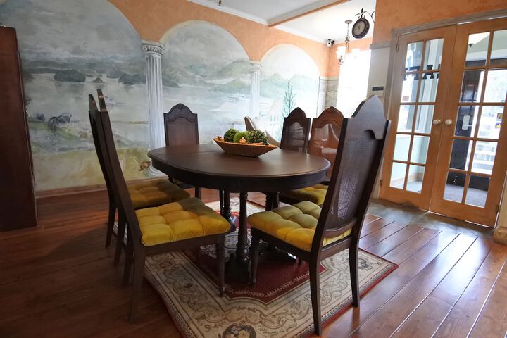 Black Rooster Guesthouse