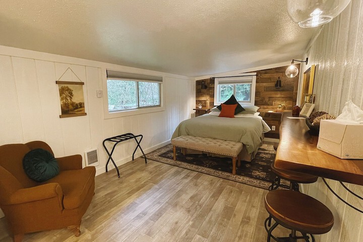 Emerald Valley Inn
