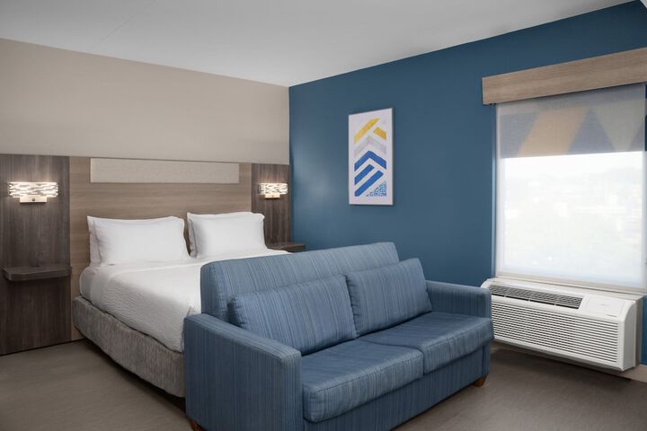 Room 10 of 33