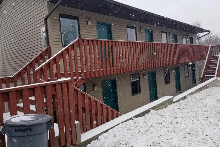 Perry-O Inn & Suites