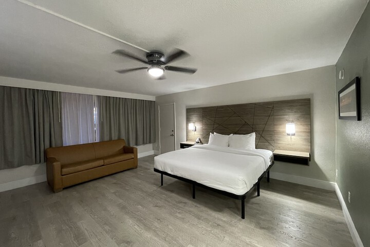 Room 40 of 77