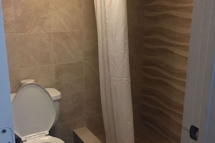 Room 10 of 16