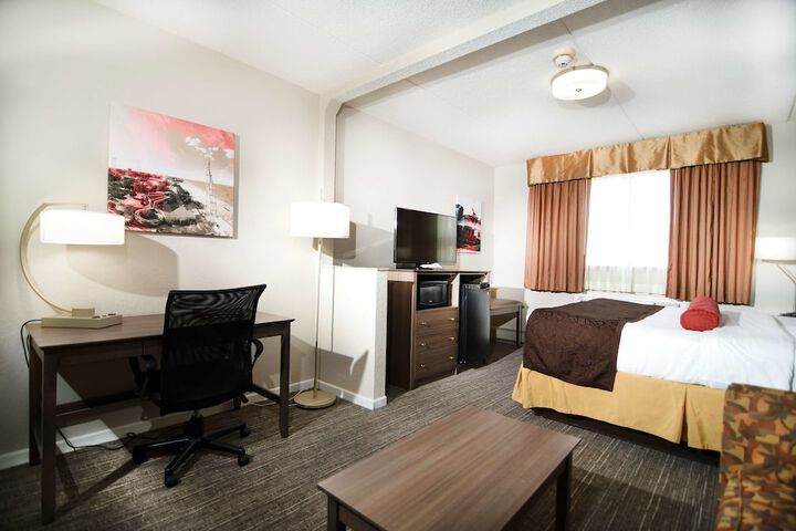 Best Western Plus Sandusky Hotel & Suites