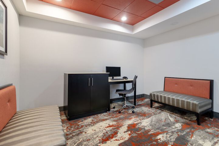 Business Center 47 of 48