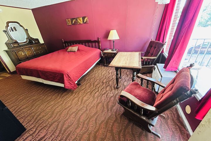 Colonial Mountain Inn Branson MO