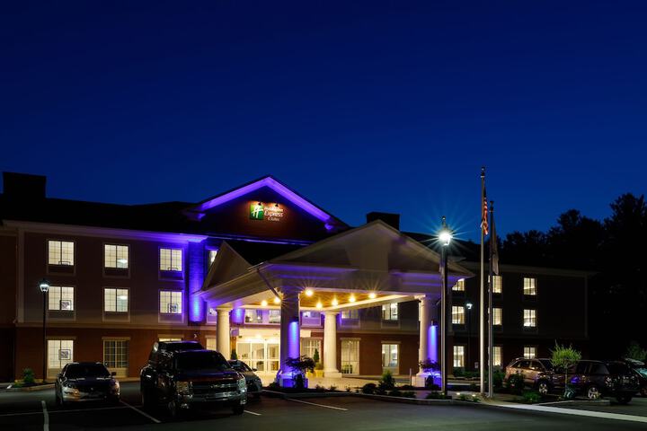 Holiday Inn Express & Suites Sturbridge by IHG