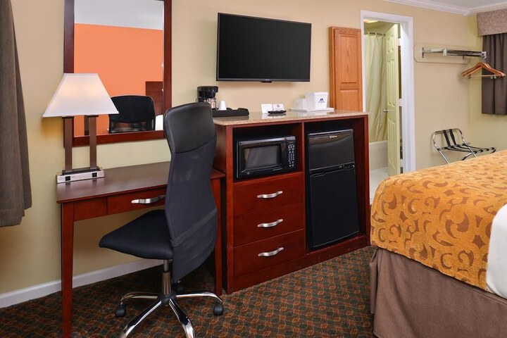 Room 18 of 24