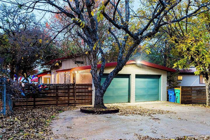 Lake LBJ Waterfront Family-friendly Retreat!